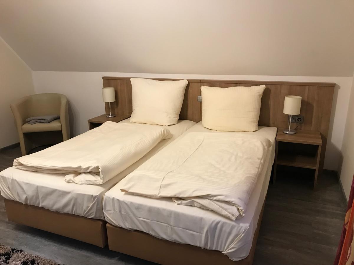 Apartment-Pension Schwalbennest Herzogenaurach Pokoj fotografie